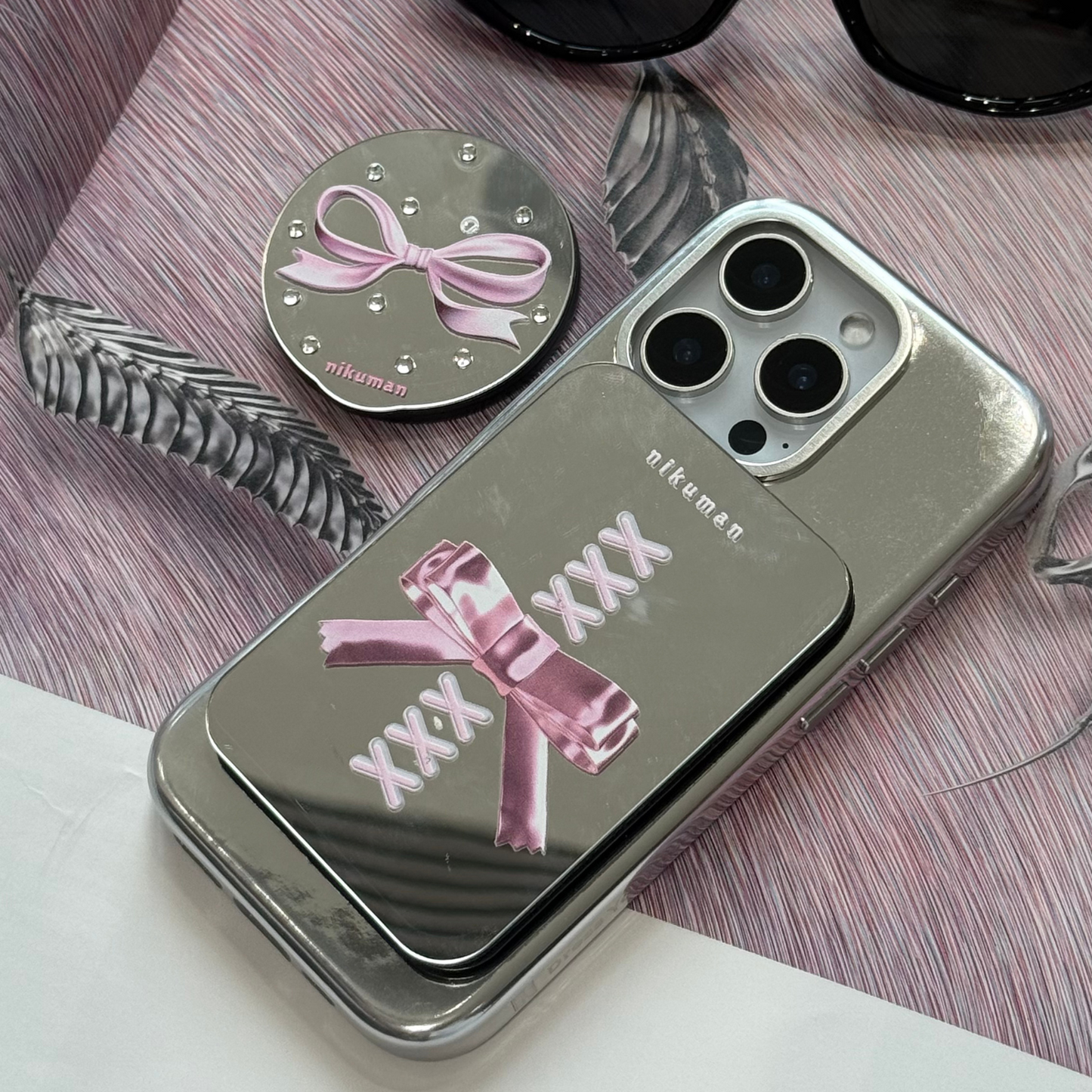 Headturn Bow Snap Mirror MagSafe Cardholder Stand