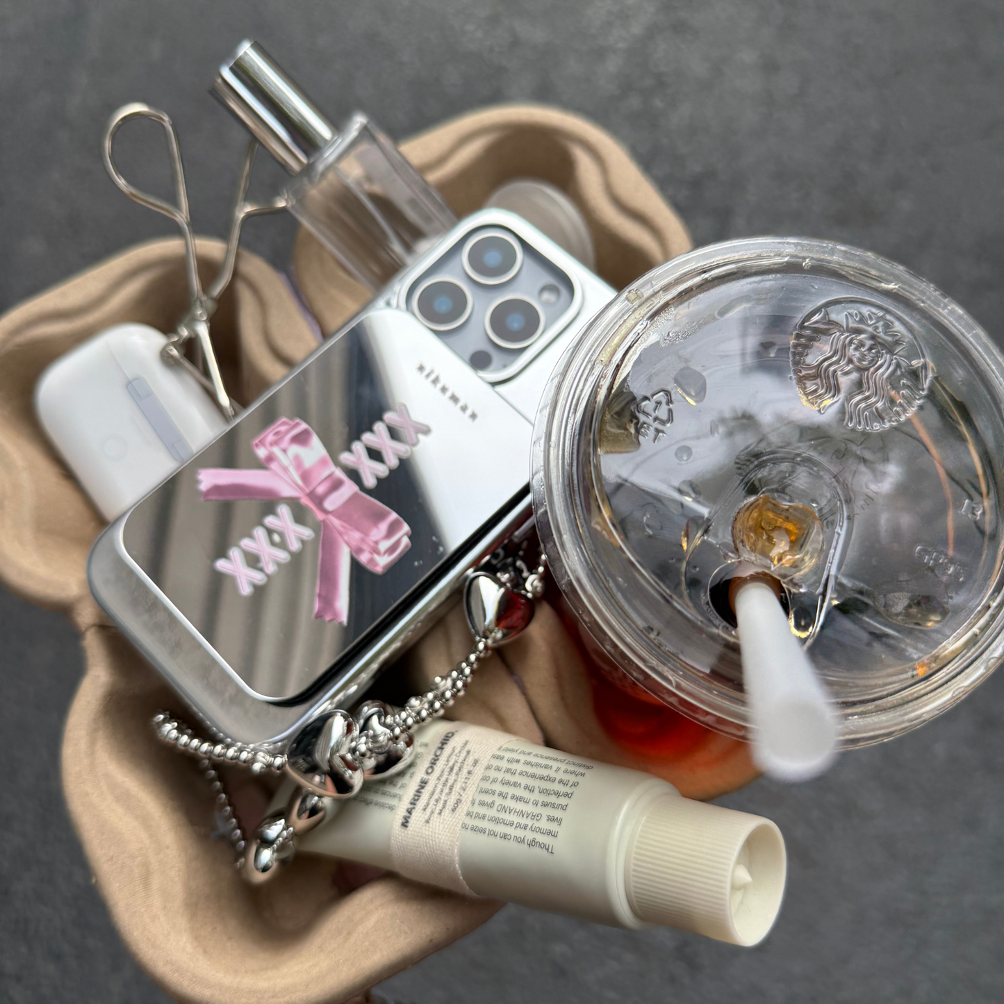Headturn Bow Snap Mirror MagSafe Cardholder Stand
